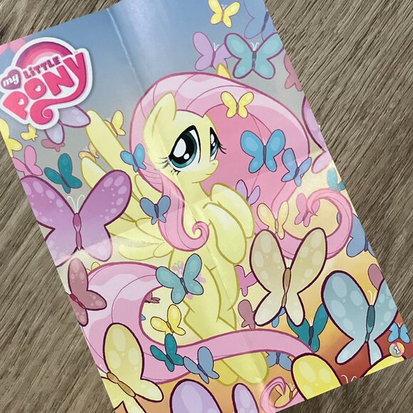 My Little Pony Fluttershy Micro-Comic Fun Pack (includes mini-poster & sticker) - Picture 3 of 4